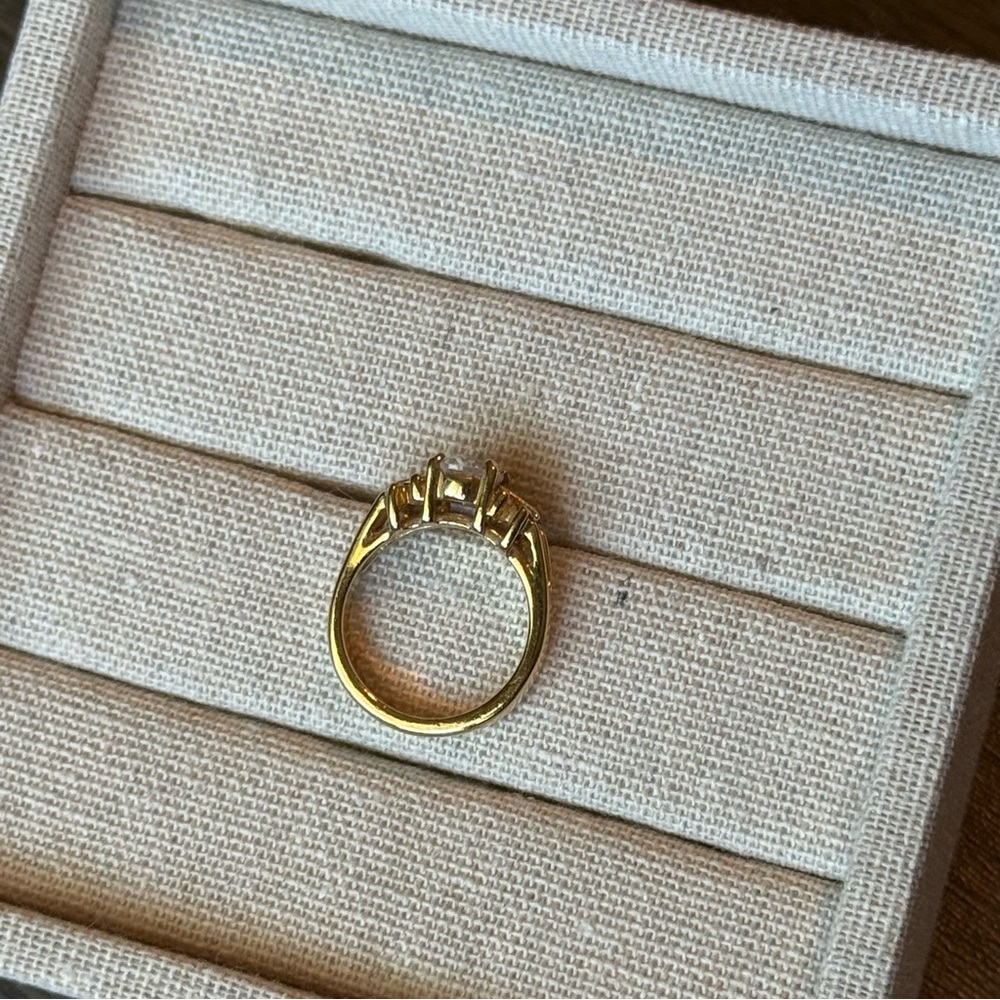 Gold Ring - Picture 4 of 11